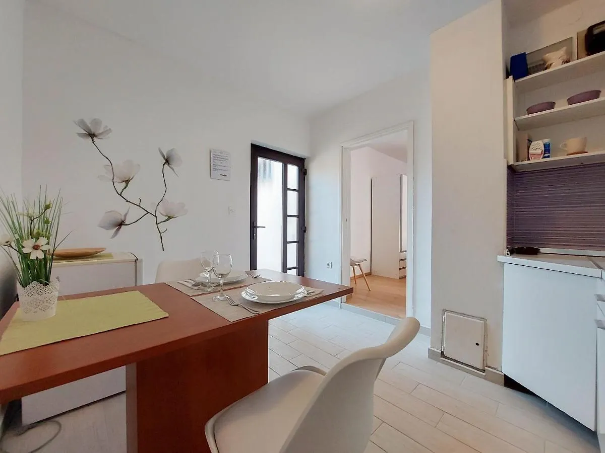 Apartments Ivanka Krk Town 0*,