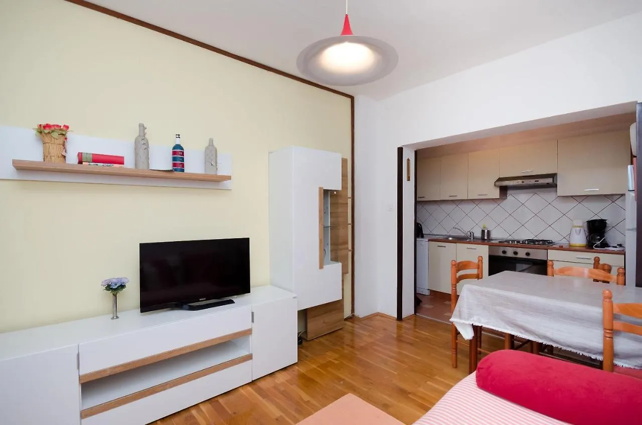 Apartments Ivanka Krk Town 0*,